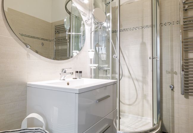 Apartment in Nice - Elegant loft - top floor - walking distance to Port of Nice Apartment in Nice - Elegant loft - top floor - walking distance to Port of Nice
