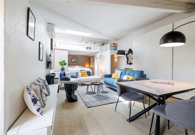 Apartment in Nice - Elegant loft - top floor - walking distance to Port of Nice Apartment in Nice - Elegant loft - top floor - walking distance to Port of Nice