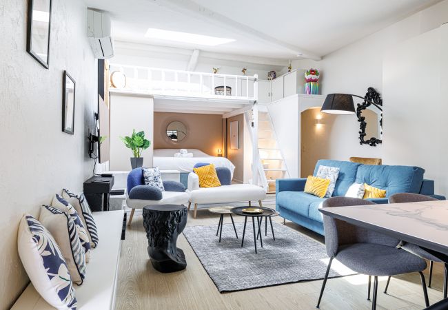 Apartment in Nice - Elegant loft - top floor - walking distance to Port of Nice Apartment in Nice - Elegant loft - top floor - walking distance to Port of Nice