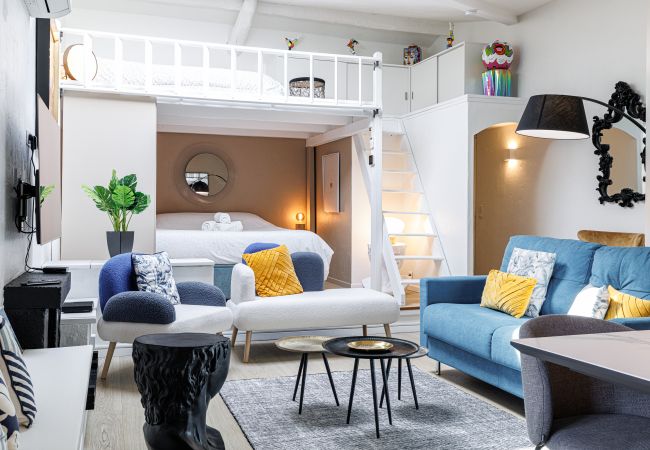 Apartment in Nice - Elegant loft - top floor - walking distance to Port of Nice Apartment in Nice - Elegant loft - top floor - walking distance to Port of Nice