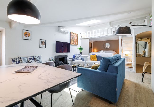 Apartment in Nice - Elegant loft - top floor - walking distance to Port of Nice Apartment in Nice - Elegant loft - top floor - walking distance to Port of Nice