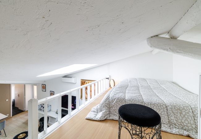 Apartment in Nice - Elegant loft - top floor - walking distance to Port of Nice Apartment in Nice - Elegant loft - top floor - walking distance to Port of Nice