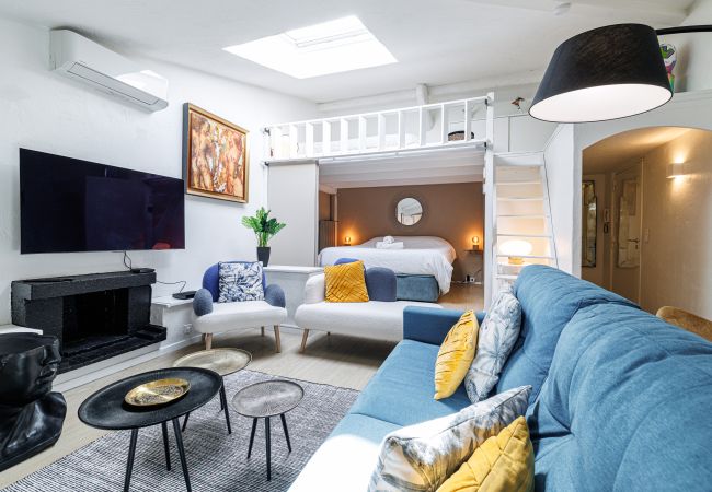 Apartment in Nice - Elegant loft - top floor - walking distance to Port of Nice Apartment in Nice - Elegant loft - top floor - walking distance to Port of Nice
