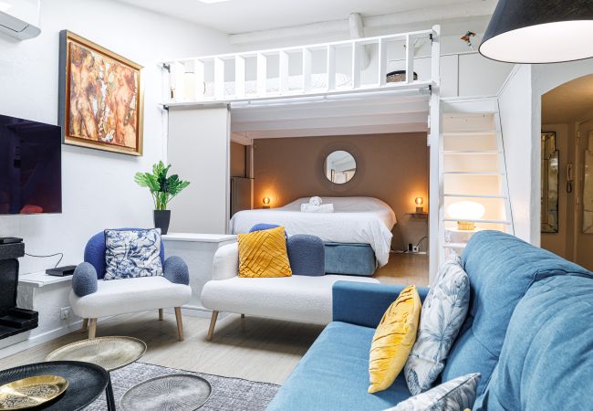Apartment in Nice - Elegant loft - top floor - walking distance to Port of Nice Apartment in Nice - Elegant loft - top floor - walking distance to Port of Nice