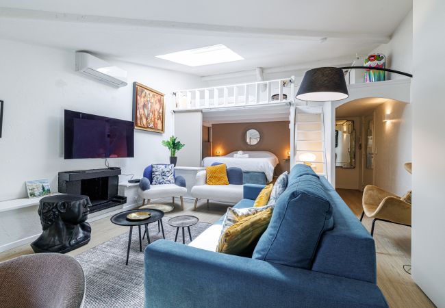Apartment in Nice - Elegant loft - top floor - walking distance to Port of Nice Apartment in Nice - Elegant loft - top floor - walking distance to Port of Nice