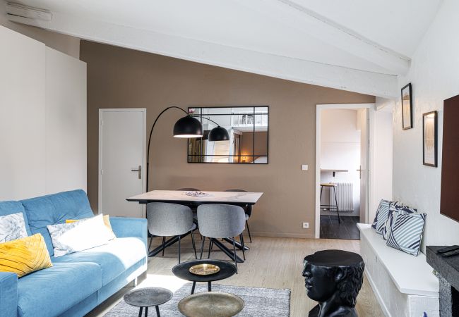 Apartment in Nice - Elegant loft - top floor - walking distance to Port of Nice Apartment in Nice - Elegant loft - top floor - walking distance to Port of Nice