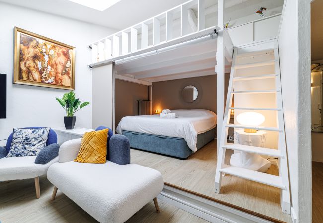 Apartment in Nice - Elegant loft - top floor - walking distance to Port of Nice Apartment in Nice - Elegant loft - top floor - walking distance to Port of Nice