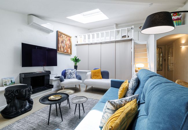 Apartment in Nice - Elegant loft - top floor - walking distance to Port of Nice Apartment in Nice - Elegant loft - top floor - walking distance to Port of Nice