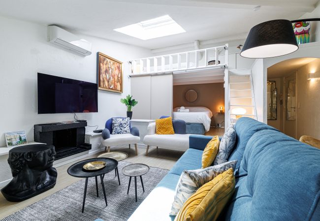 Apartment in Nice - Elegant loft - top floor - walking distance to Port of Nice Apartment in Nice - Elegant loft - top floor - walking distance to Port of Nice