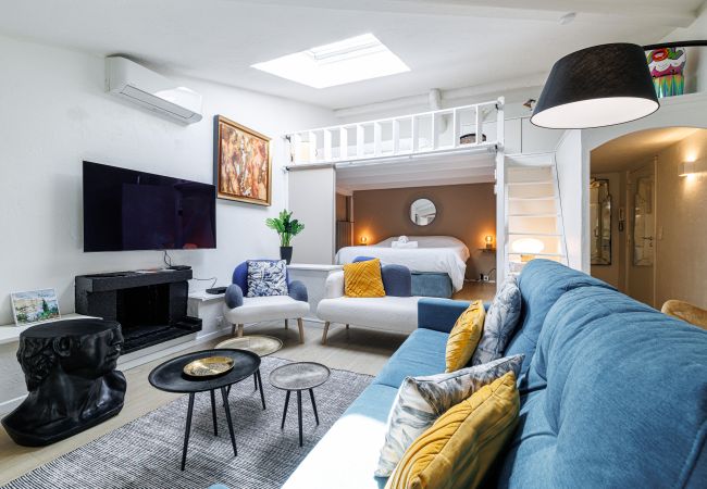 Apartment in Nice - Elegant loft - top floor - walking distance to Port of Nice Apartment in Nice - Elegant loft - top floor - walking distance to Port of Nice