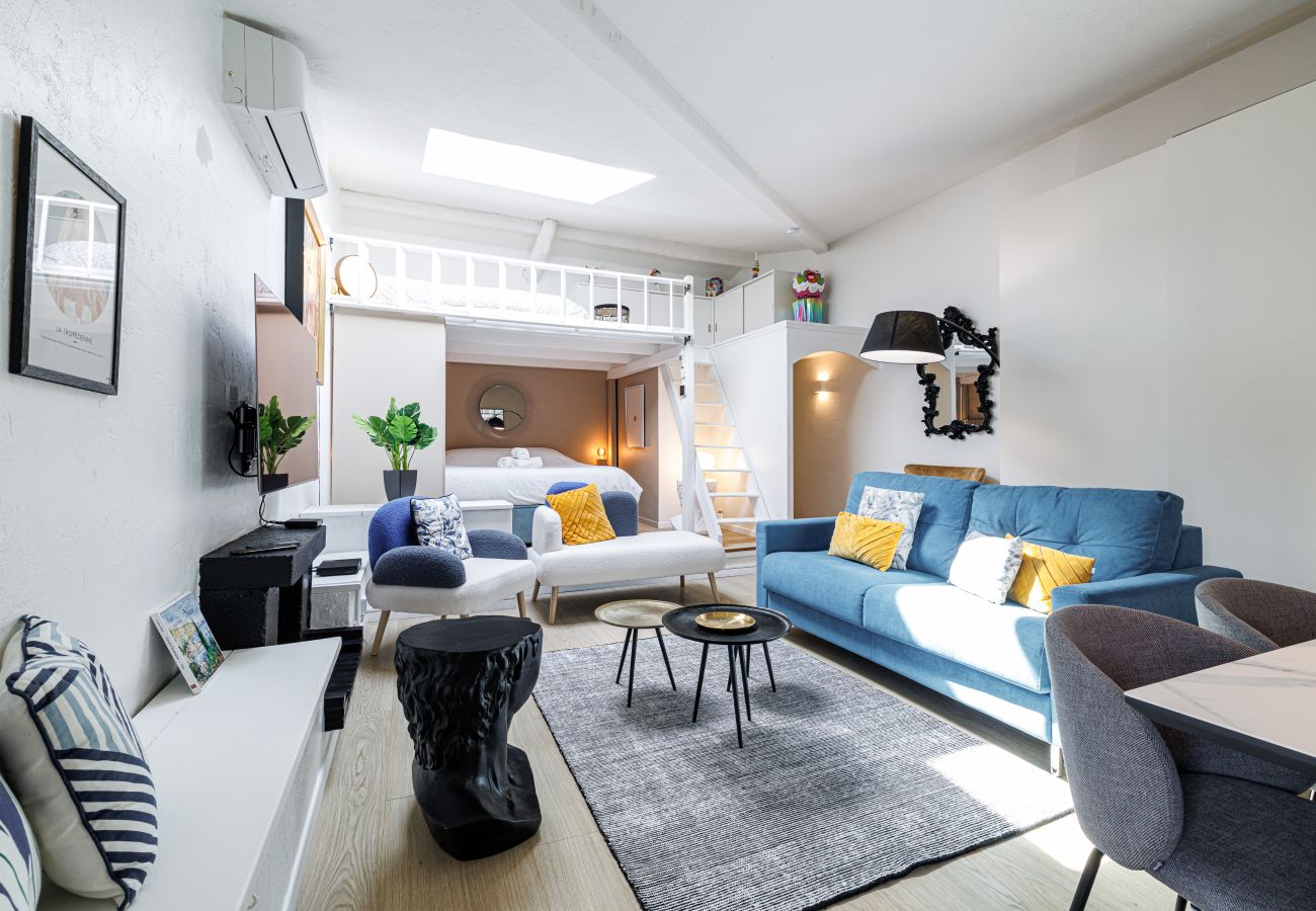 Apartment in Nice - Elegant loft - top floor - walking distance to Port of Nice