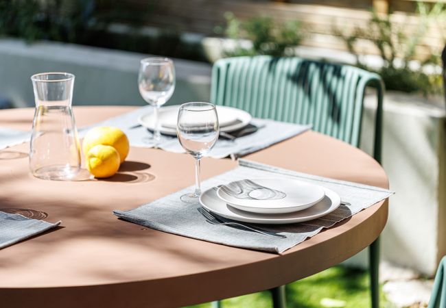 Apartment in Nice - An air-conditioned haven of peace with garden and jacuzzi. Apartment in Nice - An air-conditioned haven of peace with garden and jacuzzi.