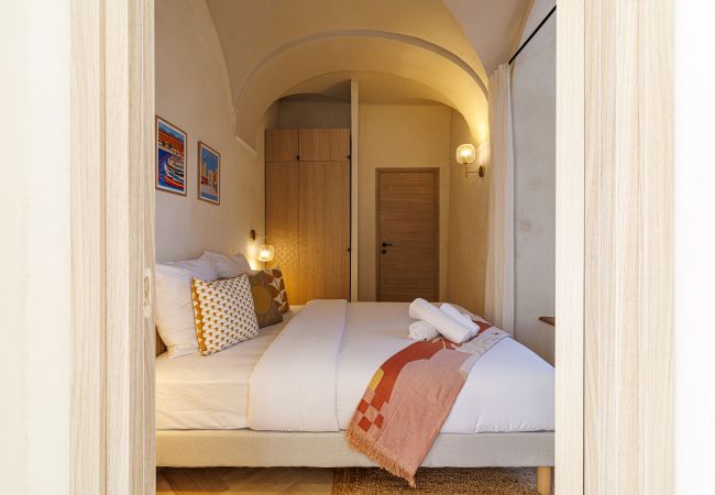 Apartment in Nice - An air-conditioned haven of peace with garden and jacuzzi. Apartment in Nice - An air-conditioned haven of peace with garden and jacuzzi.