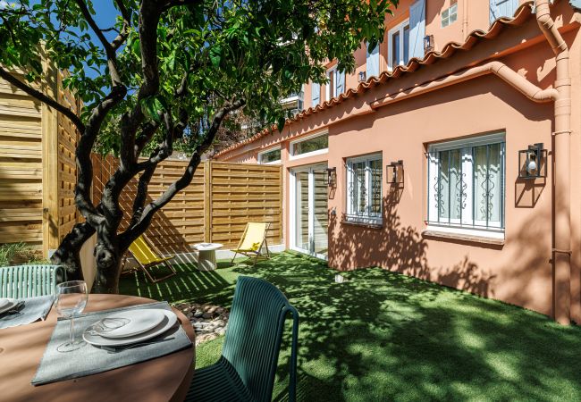 Apartment in Nice - An air-conditioned haven of peace with garden and jacuzzi. Apartment in Nice - An air-conditioned haven of peace with garden and jacuzzi.