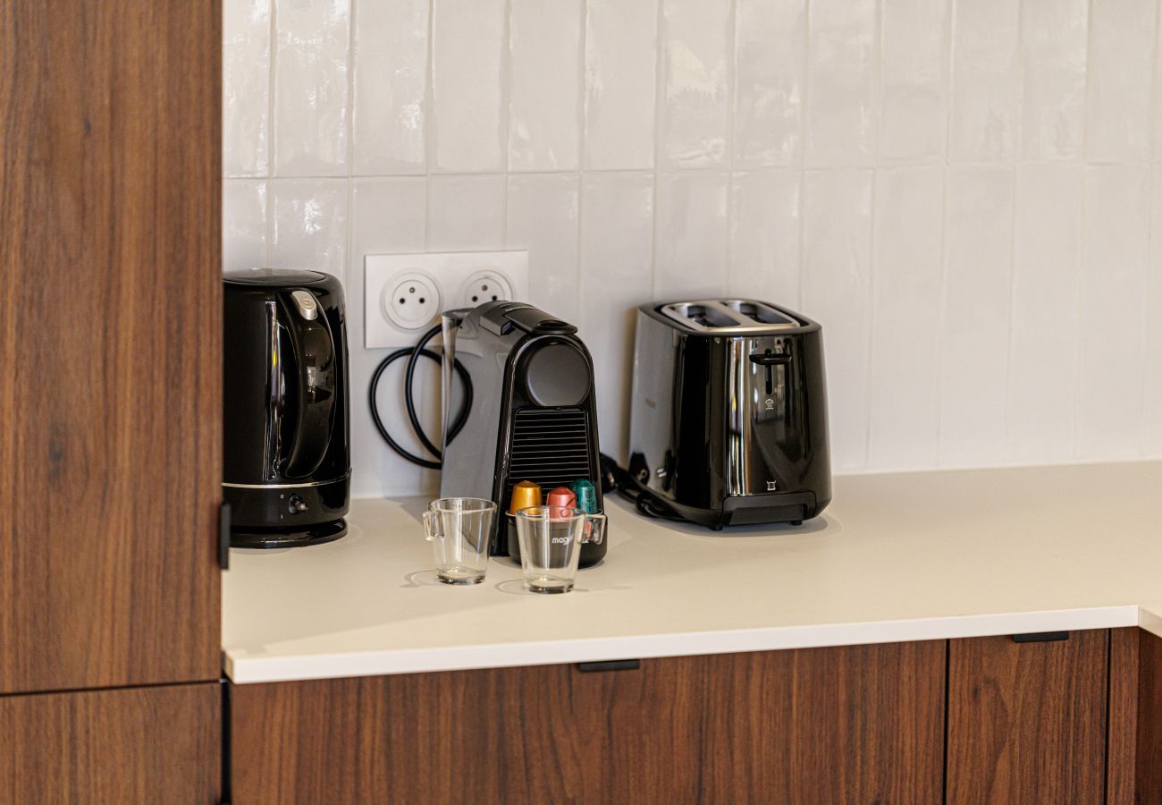 Apartment in Nice - An air-conditioned haven of peace with garden and jacuzzi. Apartment in Nice - An air-conditioned haven of peace with garden and jacuzzi.