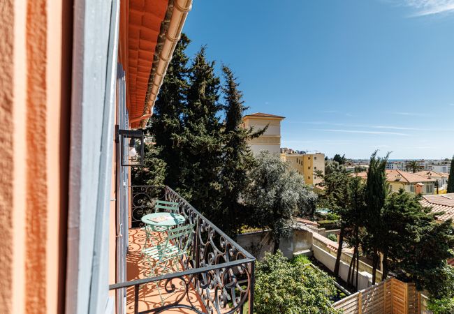Apartment in Nice - Atypical Duplex Apartment – Air-Conditioned – 2 Bedrooms Apartment in Nice - Atypical Duplex Apartment – Air-Conditioned – 2 Bedrooms