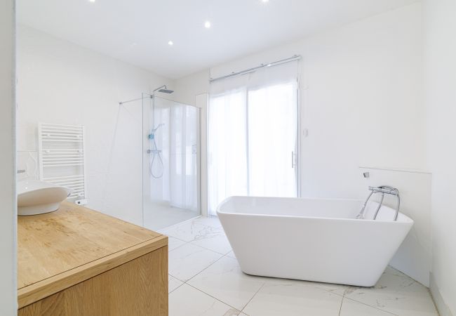 Villa in Saint Paul de Vence - Contemporary Villa – St Paul – Pool – A/C Villa in Saint Paul de Vence - Contemporary Villa – St Paul – Pool – A/C