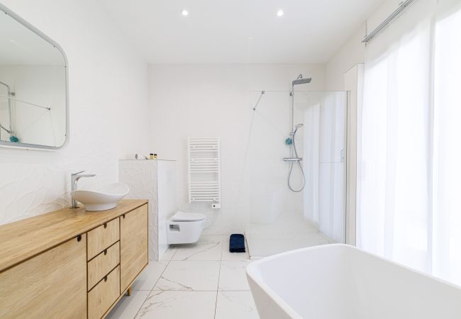 Villa in Saint Paul de Vence - Contemporary Villa – St Paul – Pool – A/C Villa in Saint Paul de Vence - Contemporary Villa – St Paul – Pool – A/C