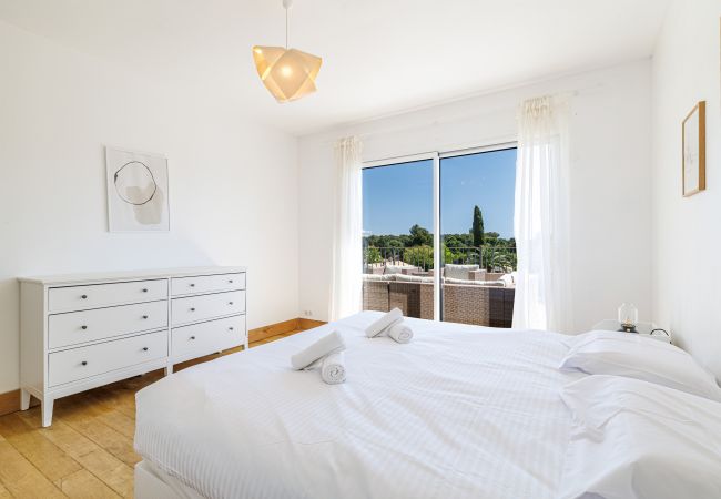 Villa in Saint Paul de Vence - Contemporary Villa – St Paul – Pool – A/C Villa in Saint Paul de Vence - Contemporary Villa – St Paul – Pool – A/C