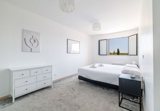 Villa in Saint Paul de Vence - Contemporary Villa – St Paul – Pool – A/C Villa in Saint Paul de Vence - Contemporary Villa – St Paul – Pool – A/C