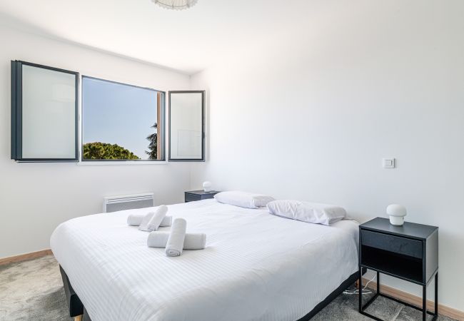 Villa in Saint Paul de Vence - Contemporary Villa – St Paul – Pool – A/C Villa in Saint Paul de Vence - Contemporary Villa – St Paul – Pool – A/C