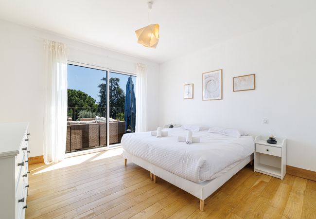 Villa in Saint Paul de Vence - Contemporary Villa – St Paul – Pool – A/C Villa in Saint Paul de Vence - Contemporary Villa – St Paul – Pool – A/C