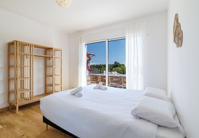 Villa in Saint Paul de Vence - Contemporary Villa – St Paul – Pool – A/C Villa in Saint Paul de Vence - Contemporary Villa – St Paul – Pool – A/C