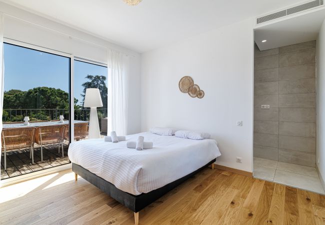 Villa in Saint Paul de Vence - Contemporary Villa – St Paul – Pool – A/C Villa in Saint Paul de Vence - Contemporary Villa – St Paul – Pool – A/C