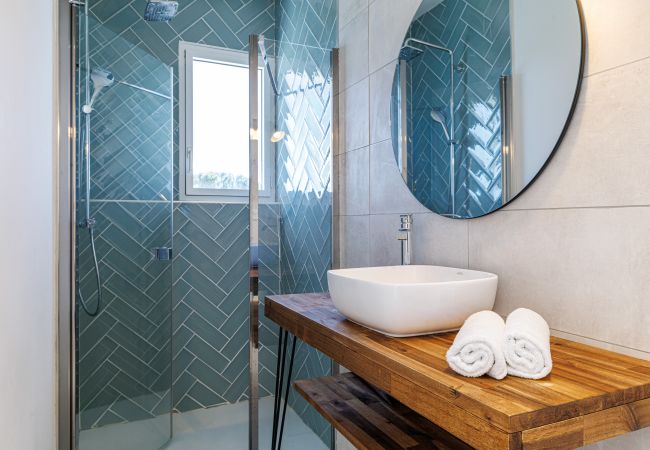 Villa in Saint Paul de Vence - Contemporary Villa – St Paul – Pool – A/C Villa in Saint Paul de Vence - Contemporary Villa – St Paul – Pool – A/C