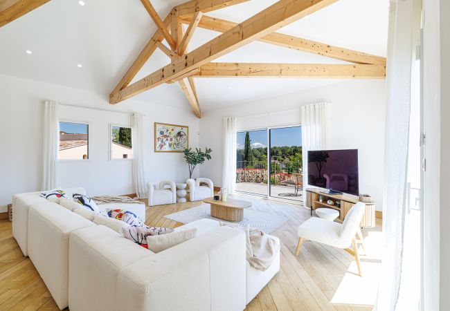 Villa in Saint Paul de Vence - Contemporary Villa – St Paul – Pool – A/C Villa in Saint Paul de Vence - Contemporary Villa – St Paul – Pool – A/C