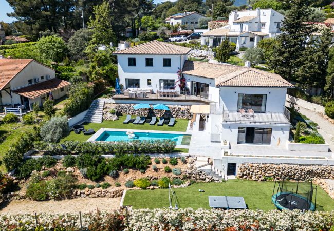 Villa in Saint Paul de Vence - Contemporary Villa – St Paul – Pool – A/C Villa in Saint Paul de Vence - Contemporary Villa – St Paul – Pool – A/C