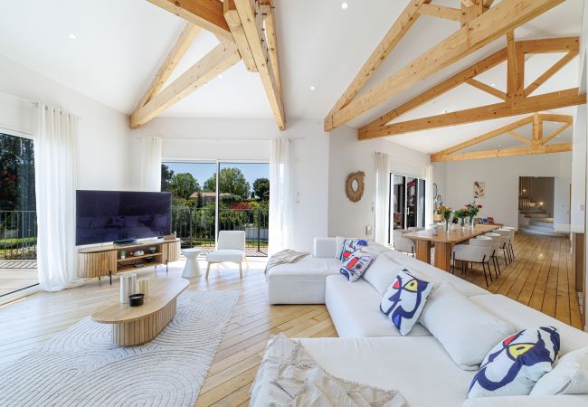 Villa in Saint Paul de Vence - Contemporary Villa – St Paul – Pool – A/C Villa in Saint Paul de Vence - Contemporary Villa – St Paul – Pool – A/C