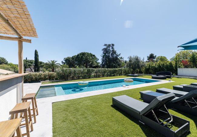 Villa in Saint Paul de Vence - Contemporary Villa – St Paul – Pool – A/C Villa in Saint Paul de Vence - Contemporary Villa – St Paul – Pool – A/C