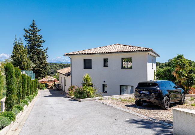 Villa in Saint Paul de Vence - Contemporary Villa – St Paul – Pool – A/C Villa in Saint Paul de Vence - Contemporary Villa – St Paul – Pool – A/C