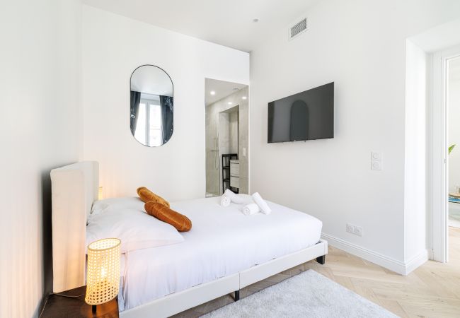 Apartment in Nice - Elegant Renovated 2-Bedroom Apartment – Balcony & 2 En-Suite Rooms Apartment in Nice - Elegant Renovated 2-Bedroom Apartment – Balcony & 2 En-Suite Rooms