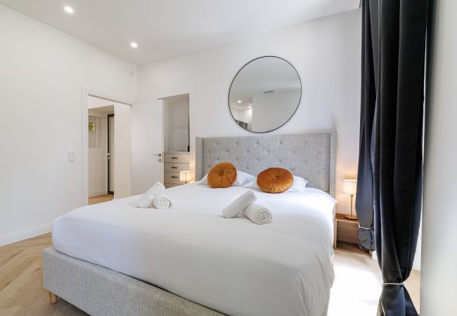 Apartment in Nice - Elegant Renovated 2-Bedroom Apartment – Balcony & 2 En-Suite Rooms Apartment in Nice - Elegant Renovated 2-Bedroom Apartment – Balcony & 2 En-Suite Rooms