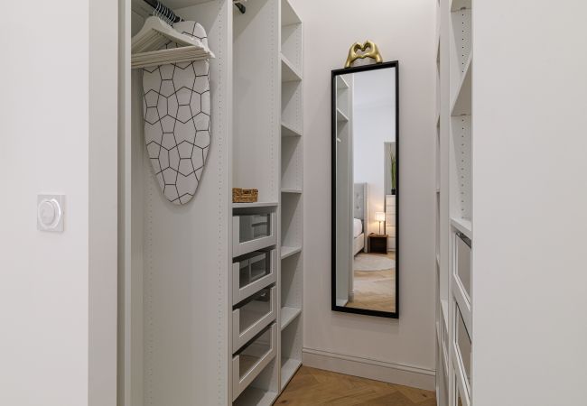 Apartment in Nice - Elegant Renovated 2-Bedroom Apartment – Balcony & 2 En-Suite Rooms Apartment in Nice - Elegant Renovated 2-Bedroom Apartment – Balcony & 2 En-Suite Rooms