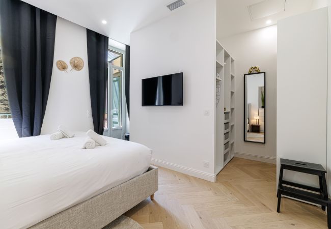 Apartment in Nice - Elegant Renovated 2-Bedroom Apartment – Balcony & 2 En-Suite Rooms Apartment in Nice - Elegant Renovated 2-Bedroom Apartment – Balcony & 2 En-Suite Rooms