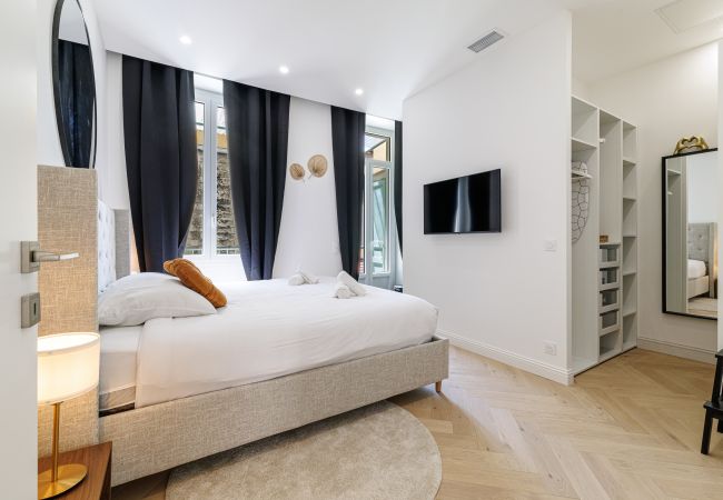 Apartment in Nice - Elegant Renovated 2-Bedroom Apartment – Balcony & 2 En-Suite Rooms Apartment in Nice - Elegant Renovated 2-Bedroom Apartment – Balcony & 2 En-Suite Rooms