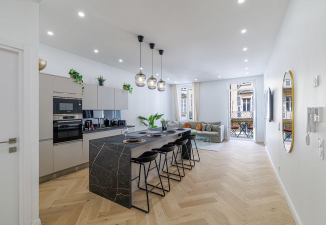 Apartment in Nice - Elegant Renovated 2-Bedroom Apartment – Balcony & 2 En-Suite Rooms Apartment in Nice - Elegant Renovated 2-Bedroom Apartment – Balcony & 2 En-Suite Rooms