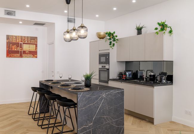 Apartment in Nice - Elegant Renovated 2-Bedroom Apartment – Balcony & 2 En-Suite Rooms Apartment in Nice - Elegant Renovated 2-Bedroom Apartment – Balcony & 2 En-Suite Rooms