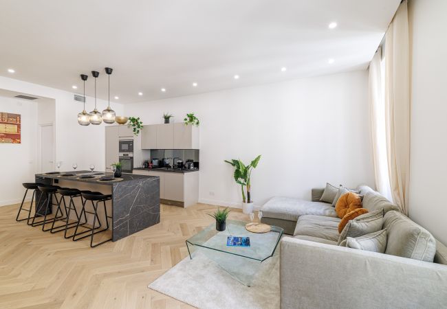 Apartment in Nice - Elegant Renovated 2-Bedroom Apartment – Balcony & 2 En-Suite Rooms Apartment in Nice - Elegant Renovated 2-Bedroom Apartment – Balcony & 2 En-Suite Rooms