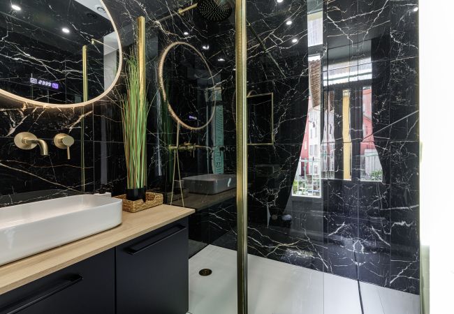 Apartment in Nice - Elegant Renovated 2-Bedroom Apartment – Balcony & 2 En-Suite Rooms Apartment in Nice - Elegant Renovated 2-Bedroom Apartment – Balcony & 2 En-Suite Rooms