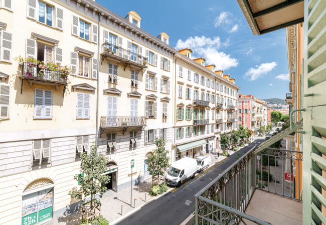 Apartment in Nice - Elegant Renovated 2-Bedroom Apartment – Balcony & 2 En-Suite Rooms Apartment in Nice - Elegant Renovated 2-Bedroom Apartment – Balcony & 2 En-Suite Rooms