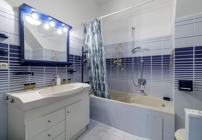 Villa in Nice - Family villa in Nice – Stunning view, pool and outdoor games Villa in Nice - Family villa in Nice – Stunning view, pool and outdoor games