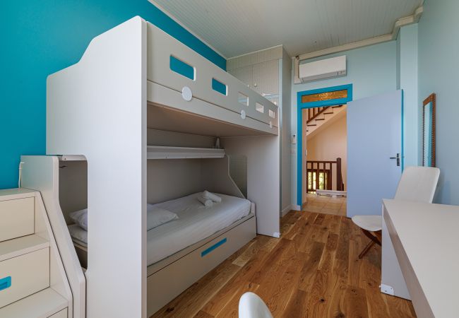 Villa in Nice - Family villa in Nice – Stunning view, pool and outdoor games Villa in Nice - Family villa in Nice – Stunning view, pool and outdoor games