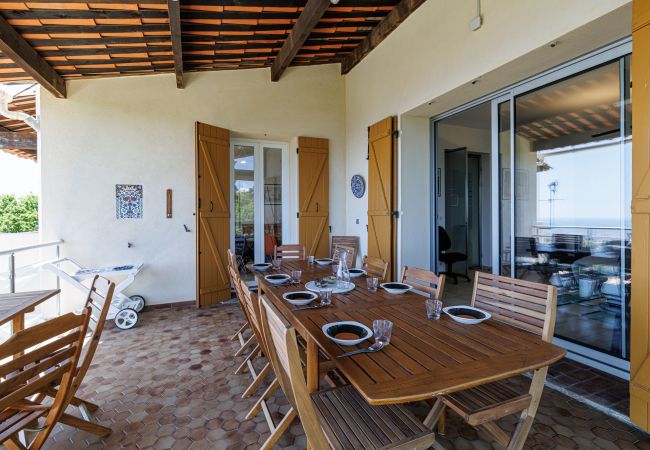 Villa in Nice - Family villa in Nice – Stunning view, pool and outdoor games Villa in Nice - Family villa in Nice – Stunning view, pool and outdoor games