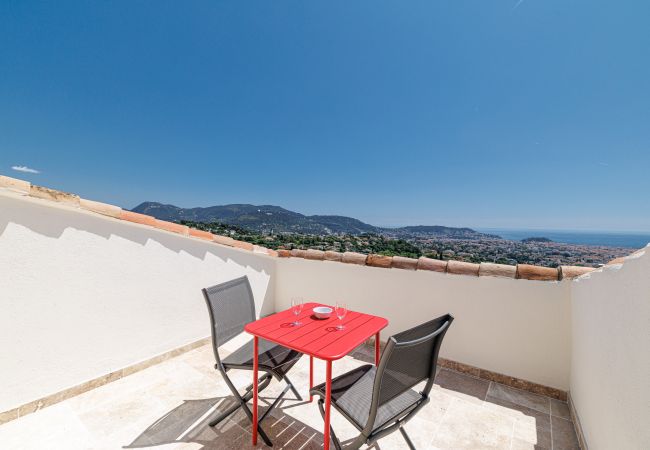 Villa in Nice - Family villa in Nice – Stunning view, pool and outdoor games Villa in Nice - Family villa in Nice – Stunning view, pool and outdoor games