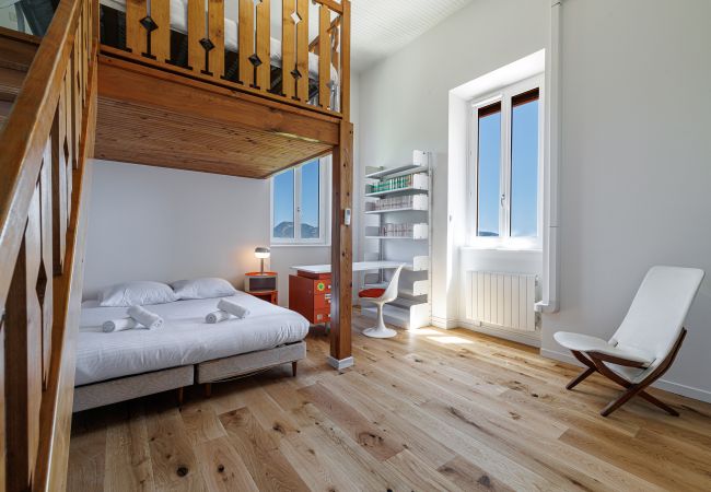 Villa in Nice - Family villa in Nice – Stunning view, pool and outdoor games Villa in Nice - Family villa in Nice – Stunning view, pool and outdoor games