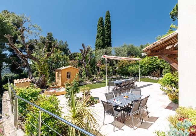 Villa in Nice - Family villa in Nice – Stunning view, pool and outdoor games Villa in Nice - Family villa in Nice – Stunning view, pool and outdoor games
